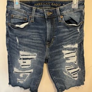 Women’s/ juniors AEO distressed Next Level Flex Jean shorts, size 28
